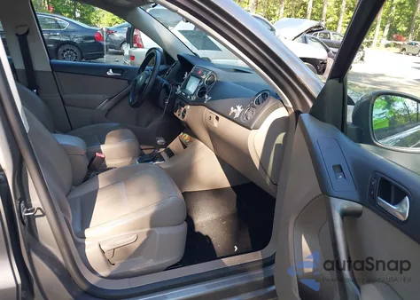 2010 Volkswagen Tiguan S из США, поврежденный, VIN WVGAV7AX5AW512292